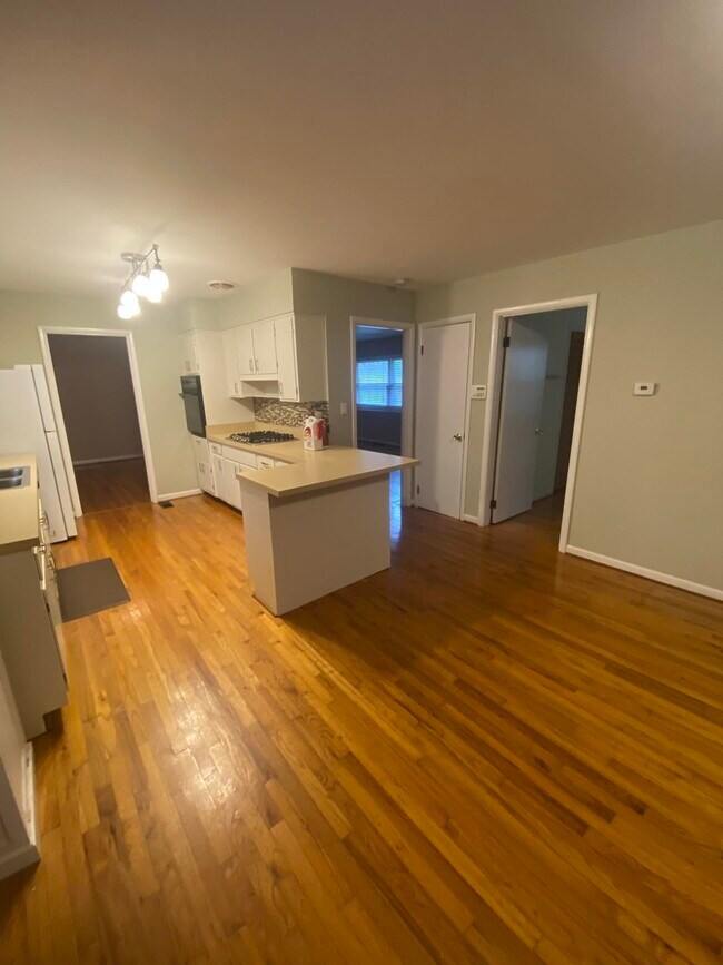 Building Photo - 1504 Sunset Ln