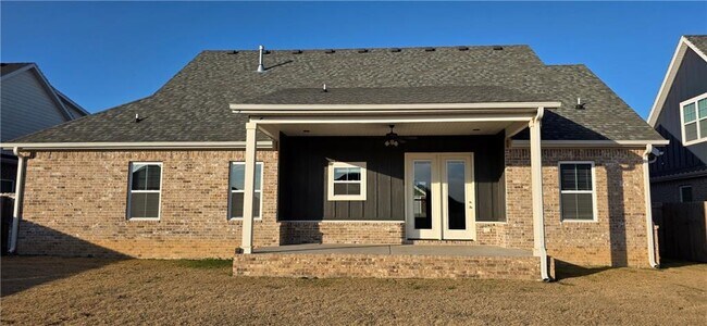 Building Photo - 941 Petit Jean St