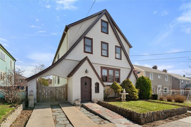 Building Photo - 310 Hayward St