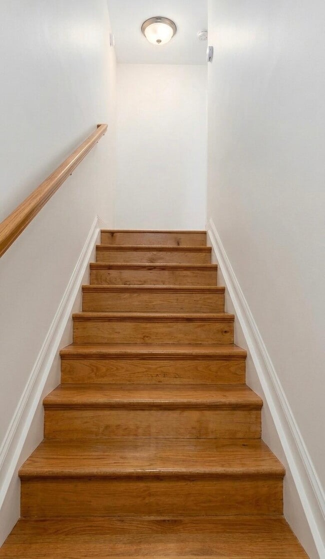 Building Photo - 2038 Alta Meadows Ln