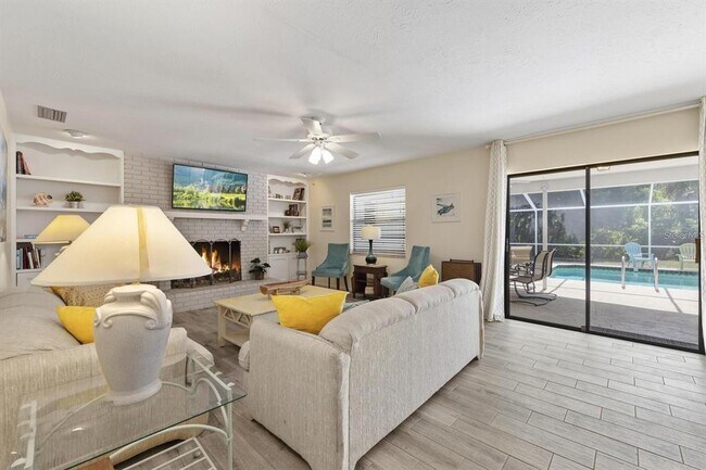 Building Photo - 1895 Buccaneer Cir