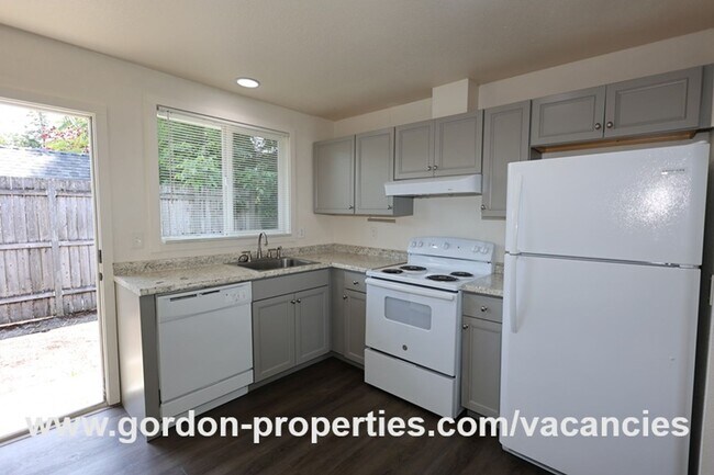 Building Photo - SE Arista Dr - 2 bedroom unit in the heart...