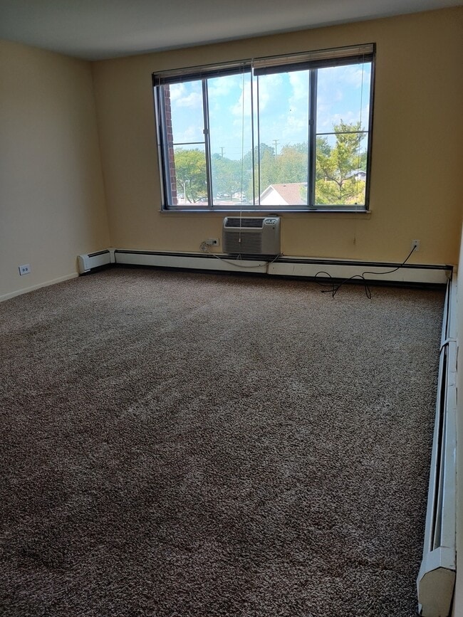 Building Photo - 1880 Bonnie Ln