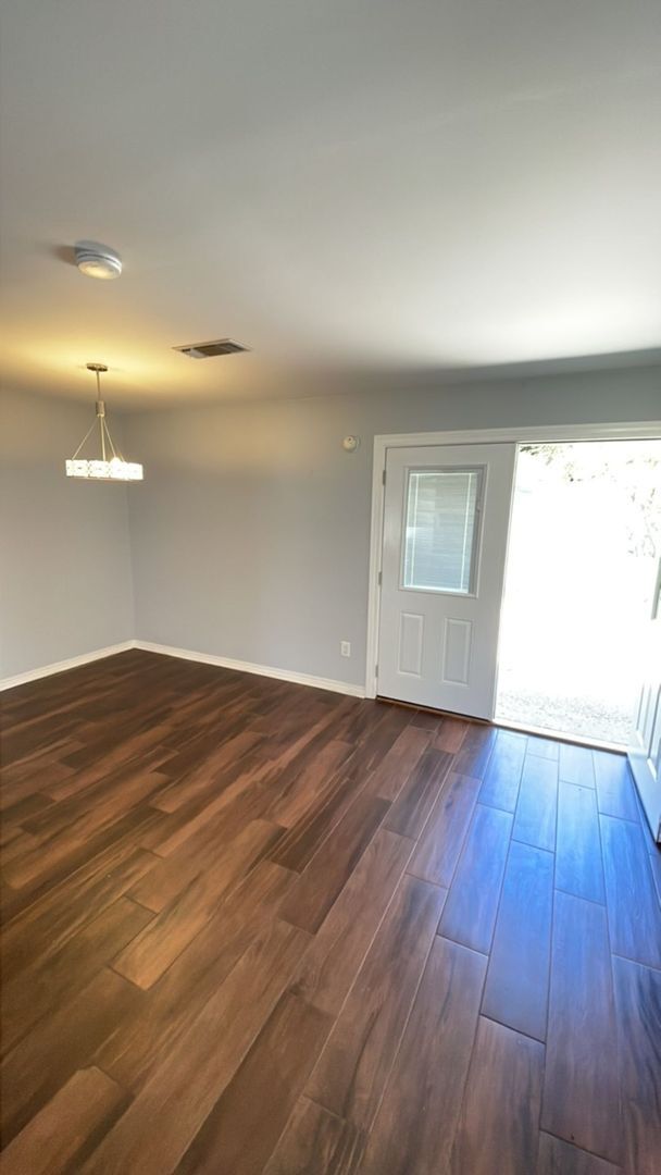 Building Photo - 3 BD 2 BA Home in the Bayou View School Di...