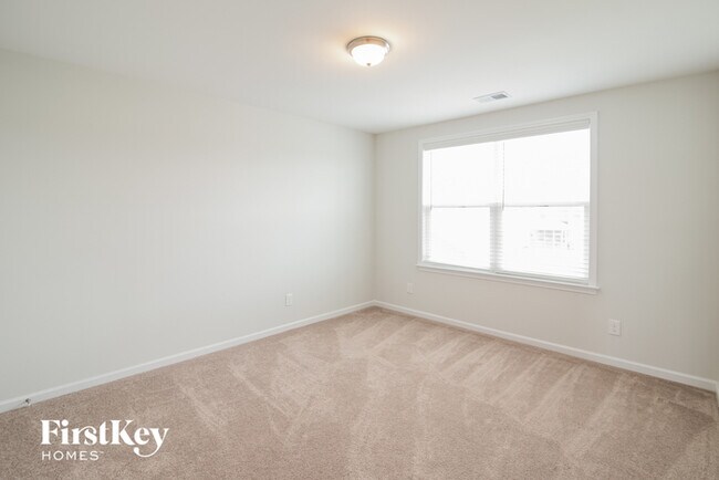 Building Photo - 105 Yorkshire Dr