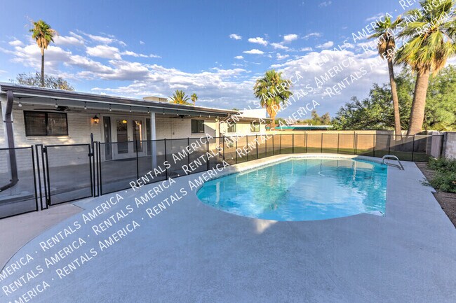 Building Photo - 7632 E Sabino Vista Dr
