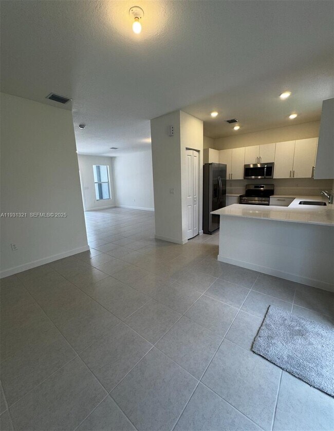 Building Photo - 140 SW 184th Way