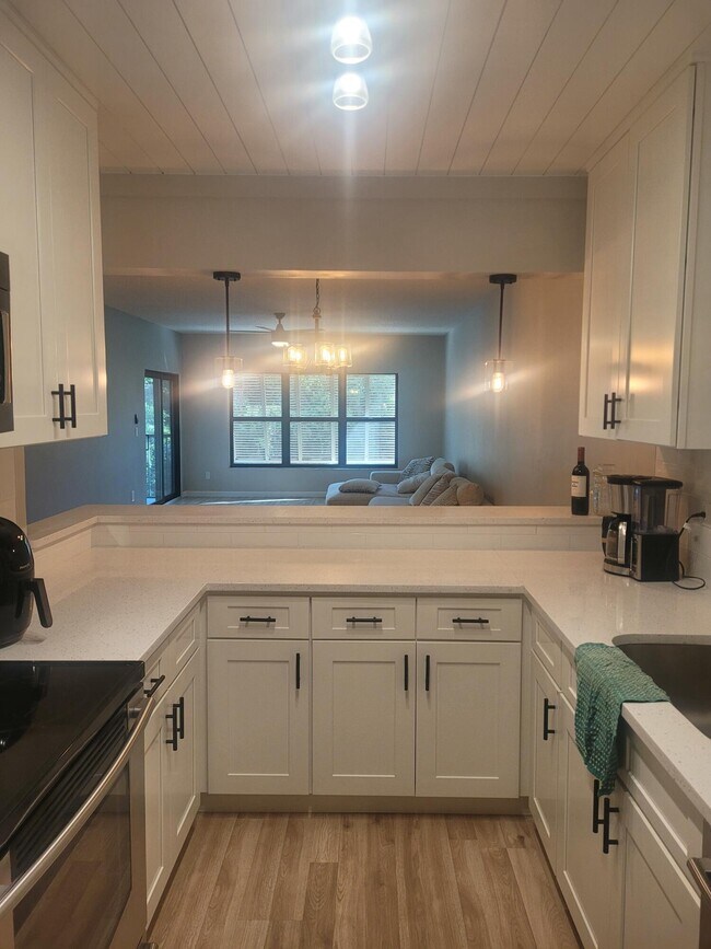 Building Photo - 6175 S Mirror Lake Dr
