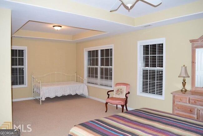 Building Photo - 45 Greenview Dr