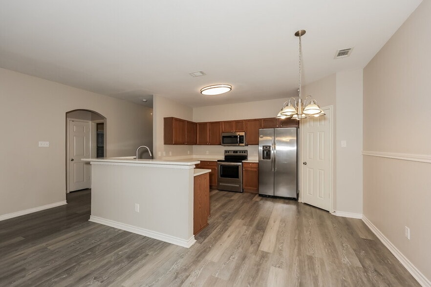 Building Photo - 1106 Longhorn Ln