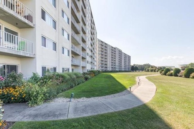 Building & Lawn - 200 Cove Way