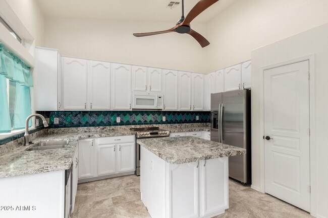 Building Photo - 15655 N Cabrillo Dr