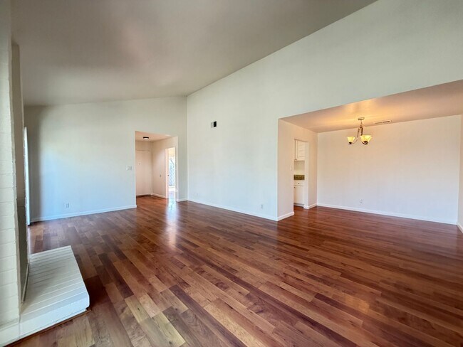 Building Photo - 3555 Magnolia Dr