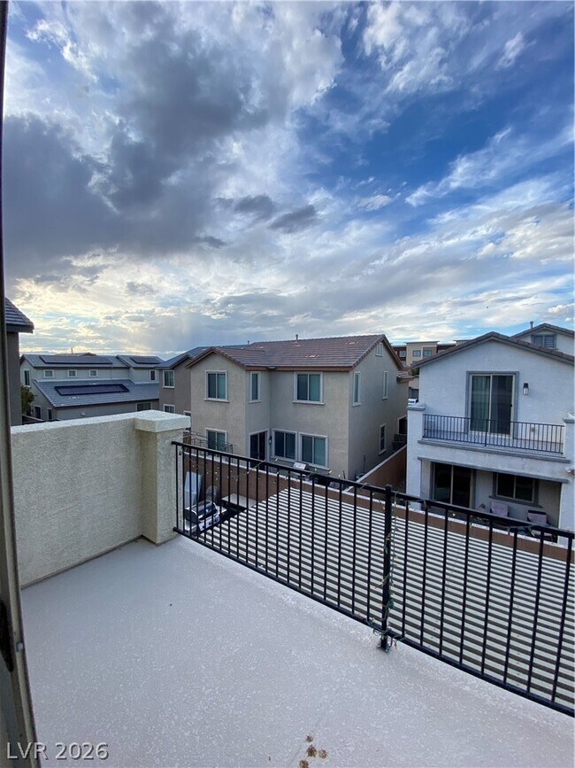 Building Photo - 3176 Fern Nook Ave