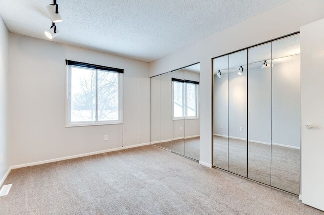 Building Photo - Terraceview Townhome