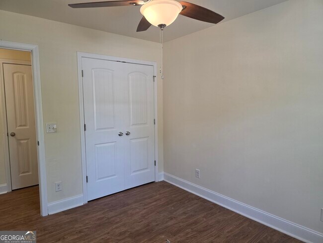 Building Photo - 129 Smithfield Dr