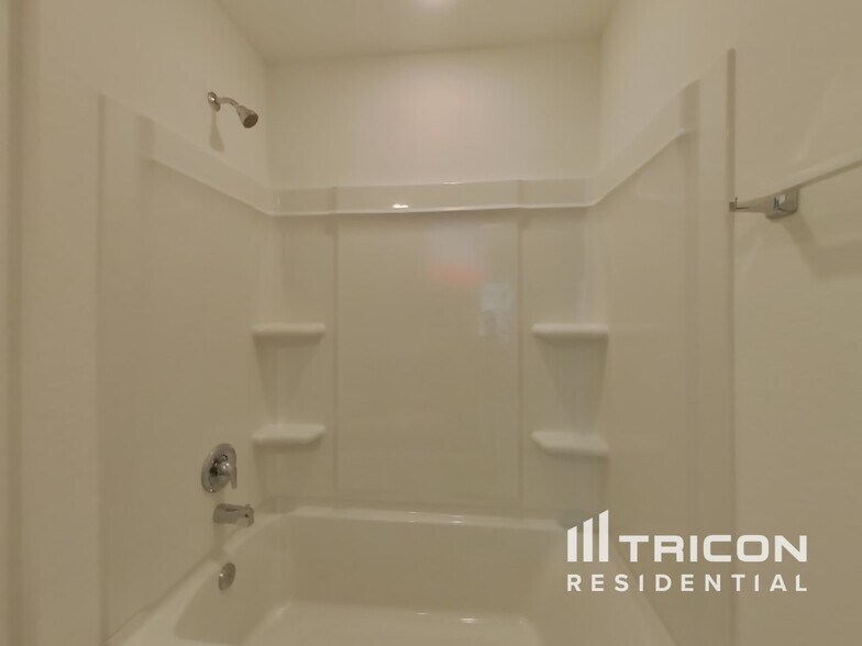 Building Photo - 3009 Dawn Sound Dr