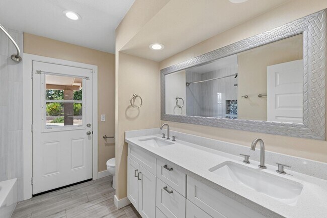 Building Photo - 13222 N 1st Ave