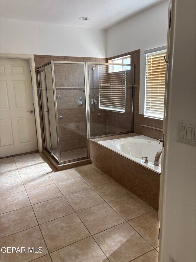 Building Photo - 717 Cinnamon Teal Cir