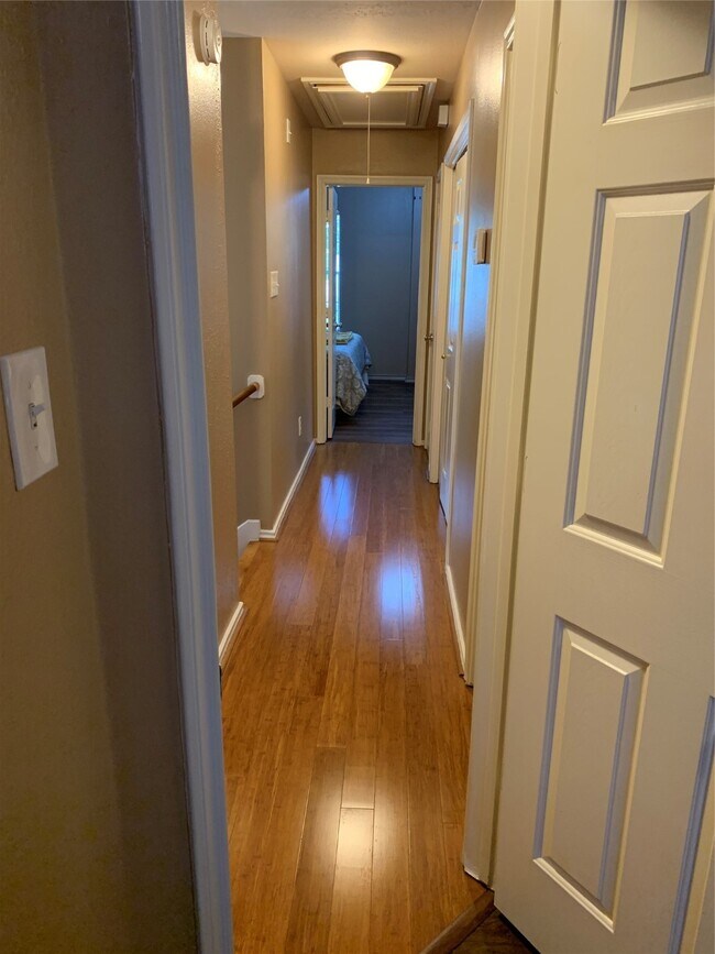 Building Photo - 195 S Walden Elms Cir