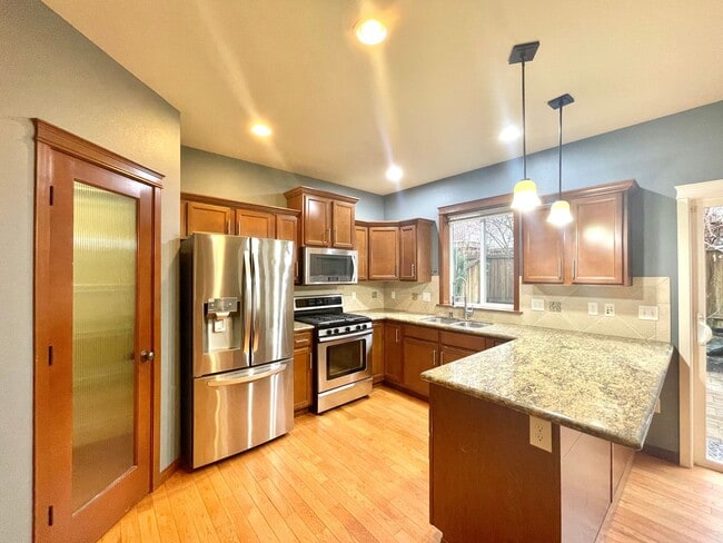 Building Photo - Spacious 4BR Home with A/C Near Alderwood Mall