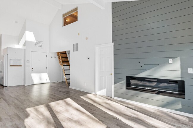 Building Photo - 220 Montauk Hwy