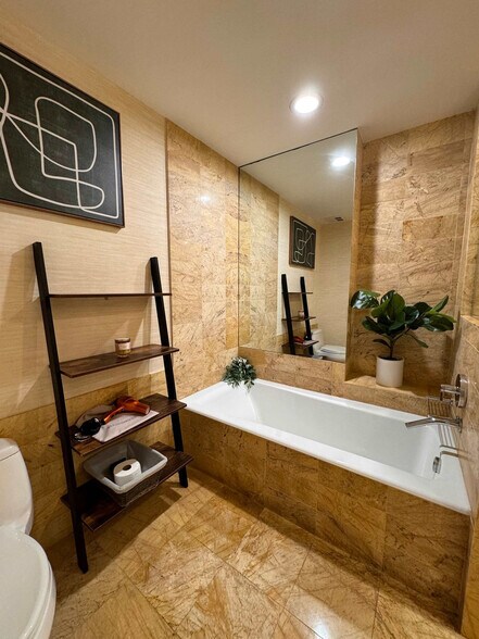 Building Photo - 1395 Brickell Bay Dr