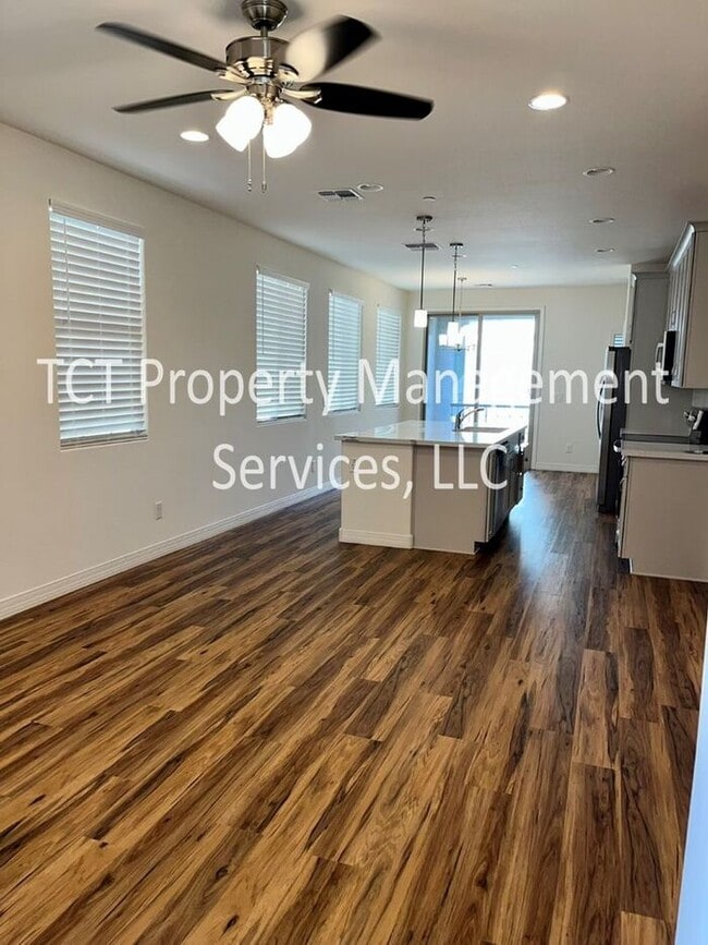 Building Photo - Beautiful Brand New Home In Gilbert Lake Community!