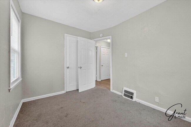 Building Photo - $1275 3 bedroom bungalow
