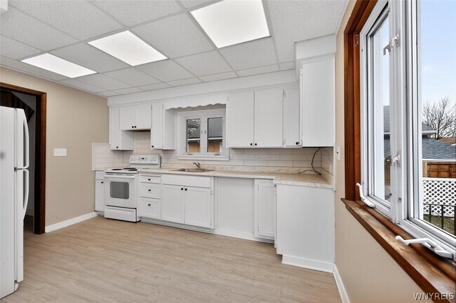 Building Photo - 609 22nd St