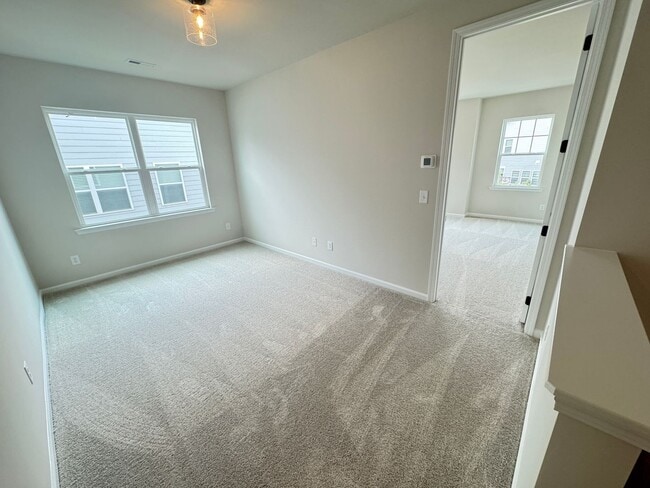 Building Photo - Built in 2024 End Unit with very convenien...