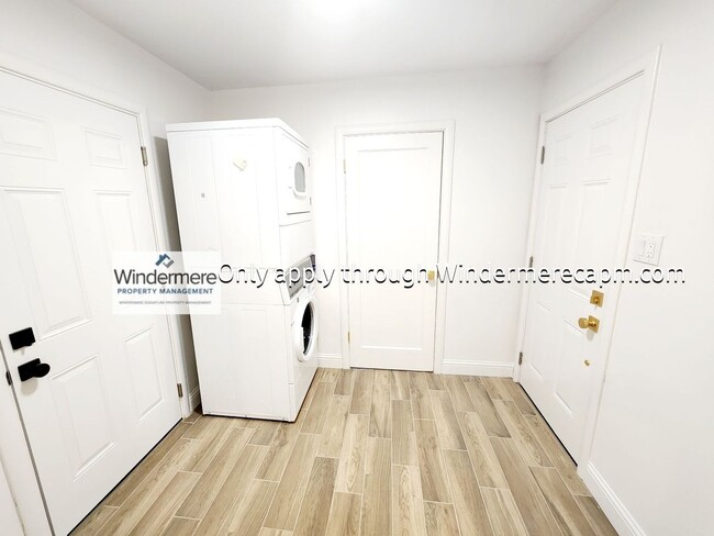 Building Photo - Fully Renovated Home in Arden Park! Availa...
