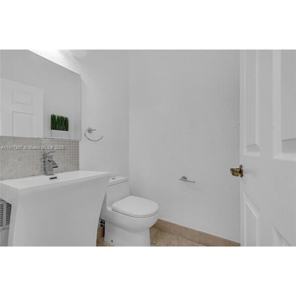 Building Photo - 8643 NW 112th Pl