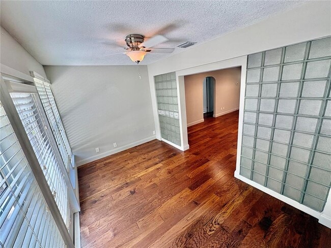 Building Photo - 438 Lakeview Ave