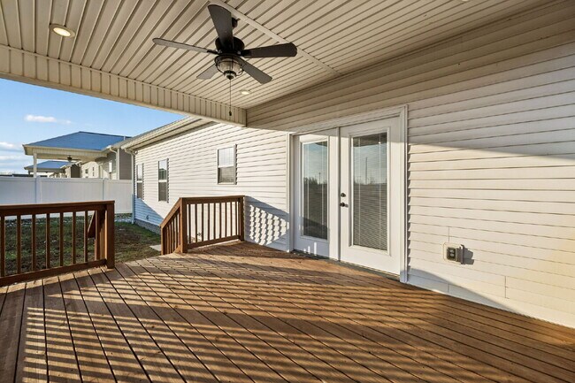 Building Photo - Quiet cut-de-sac living with country views!