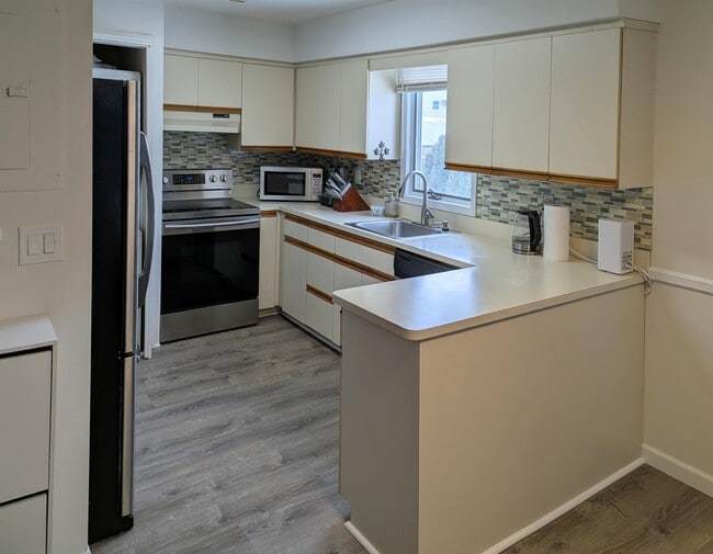 Building Photo - 700 10th St