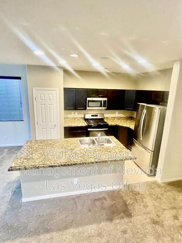 Building Photo - 117 Castle Course Ave