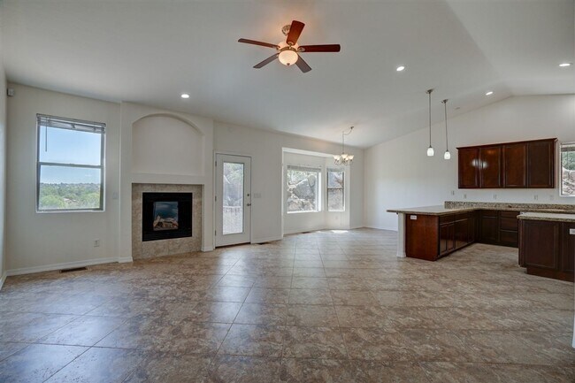 Building Photo - Large 4 bed, 3 bath home in Prescott for R...