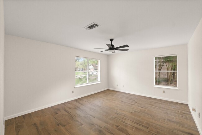 Building Photo - 3711 Fernview Dr