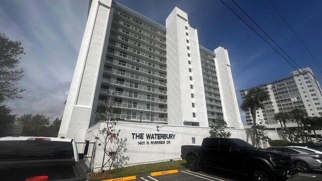 Building Photo - 1401 N Riverside Dr