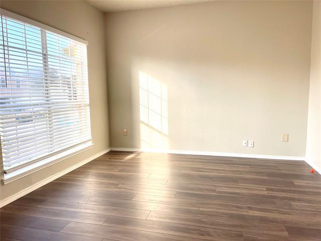 Building Photo - 7728 Parkwood Plaza Dr