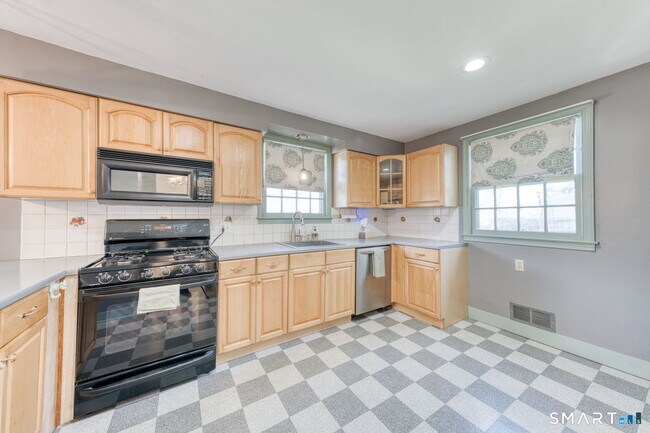 Building Photo - 65 Tyler Lake Heights Rd