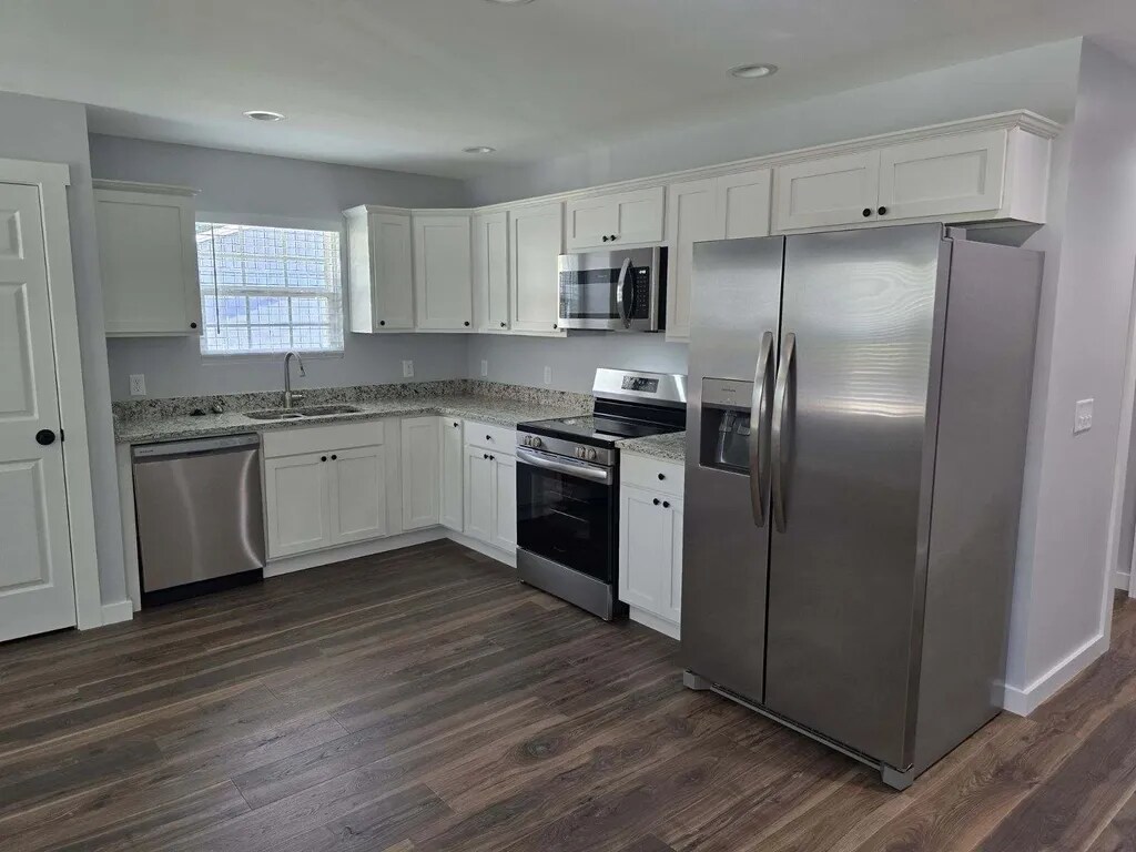 New stainless steel appliances - 1618 Fountain Ave