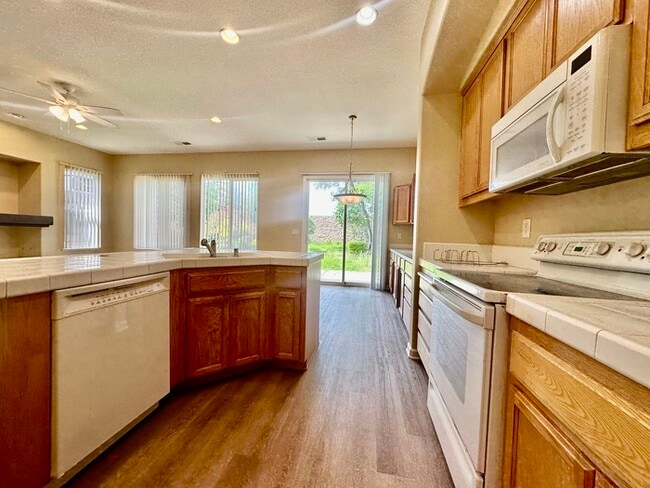 Building Photo - Beautiful, newly remodeled home in Fair Oaks!