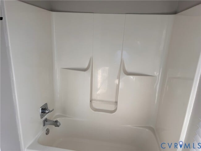 Building Photo - 6162 Retreat Hill Ln