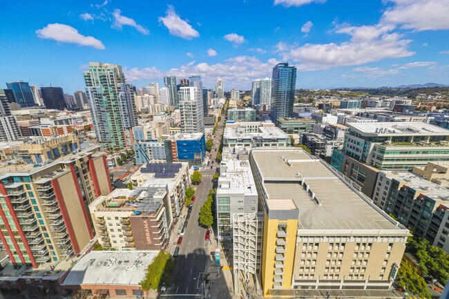 Building Photo - 321 10th Ave