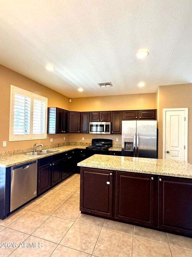 Building Photo - 8821 S 40th Dr