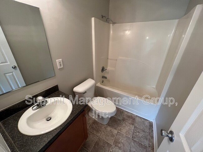 Building Photo - 158 Elder Dr SE