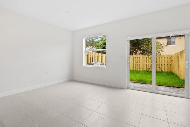 Building Photo - Modern 3-Bedroom Townhome with Private Backyard in Homestead