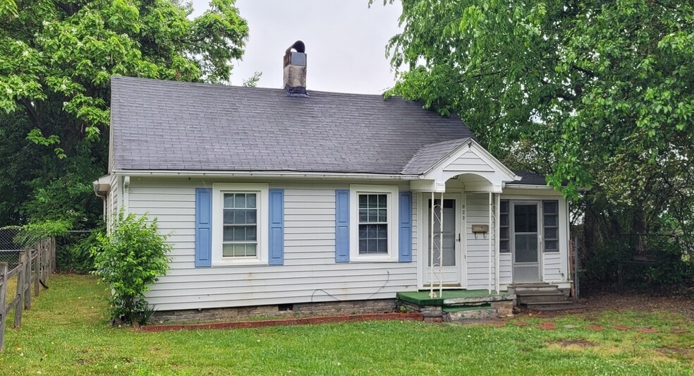 Building Photo - 923 Rosewood Pl
